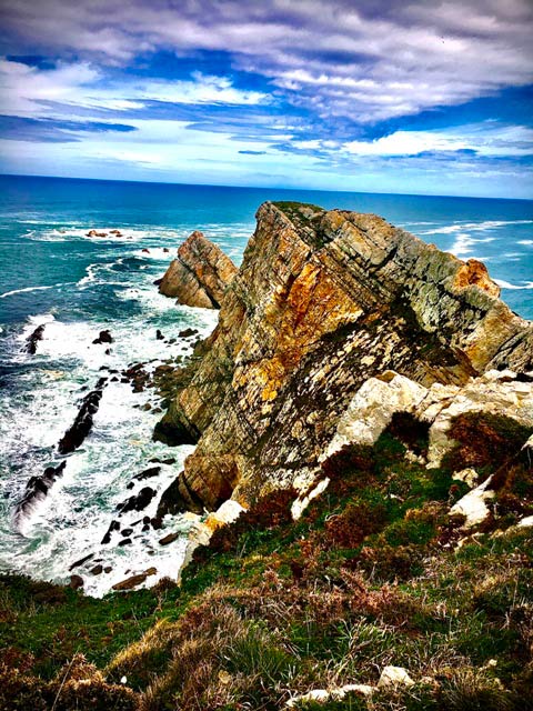 Peña La Gavierona, la imagen más representativa de Cabo Peñas en Asturias
