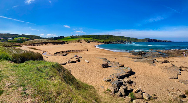 Vista de la playa de Verdicio desde el margen derecho