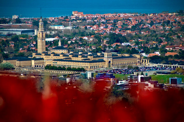 La Universidad Laboral de Gijón vista desde Monte Deva