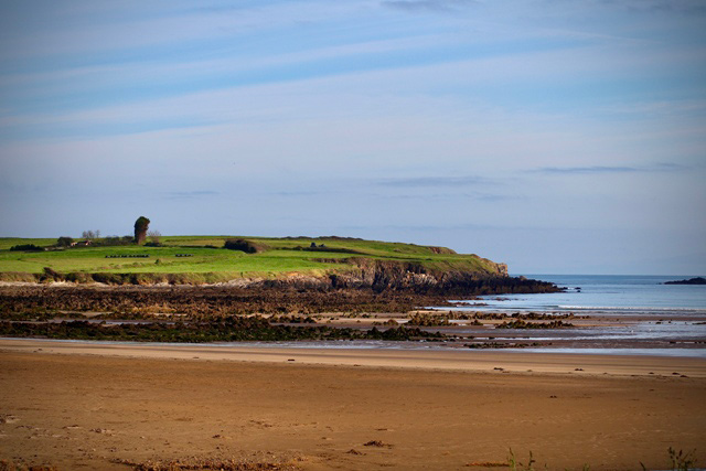 Vista de la parte izquierda de la playa de Bañugues