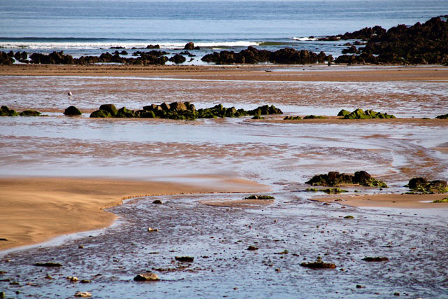 Vista del lateral derecho de la playa de Bañugues
