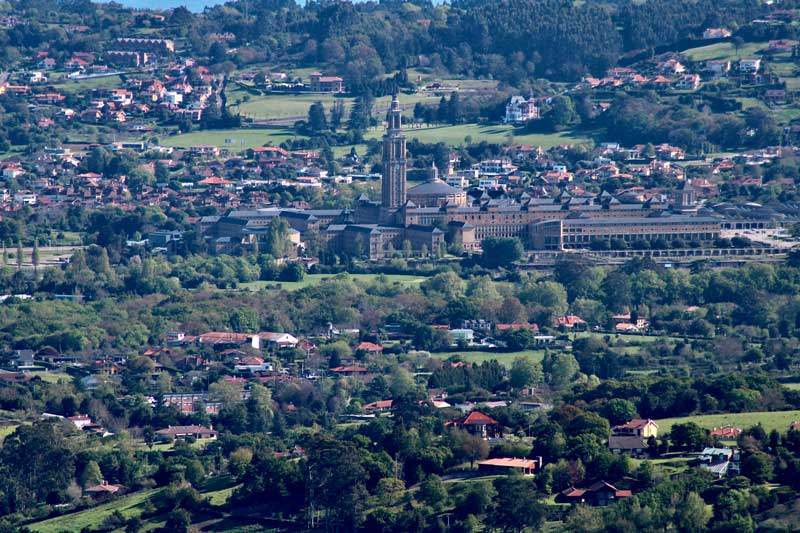 Universidad Laboral de Gijón, vista desde el Pico el Sol