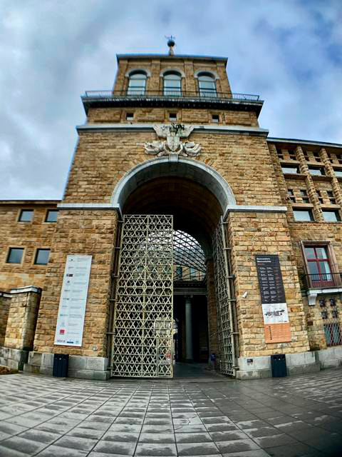 Torre de acceso a la Universidad Laboral de Gijón
