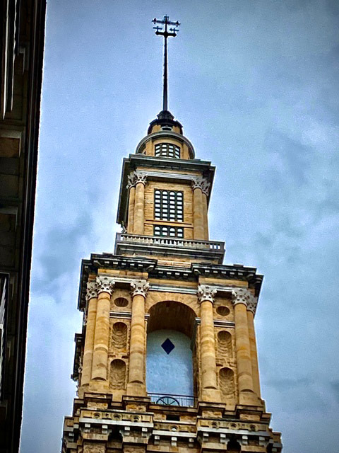 Balcones de la parte alta de la torre de la laboral de Gijón, donde antaño se podía subir y contemplar la ciudad