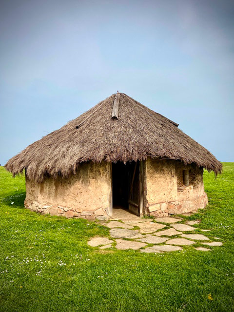 vivienda de los astures en el Parque Arqueológico de la Campa Torres