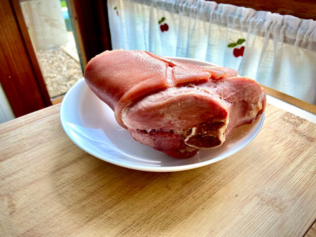 Trozo de lacón para la fabada