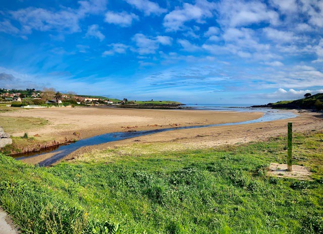 Vista general de la playa de Bañugues