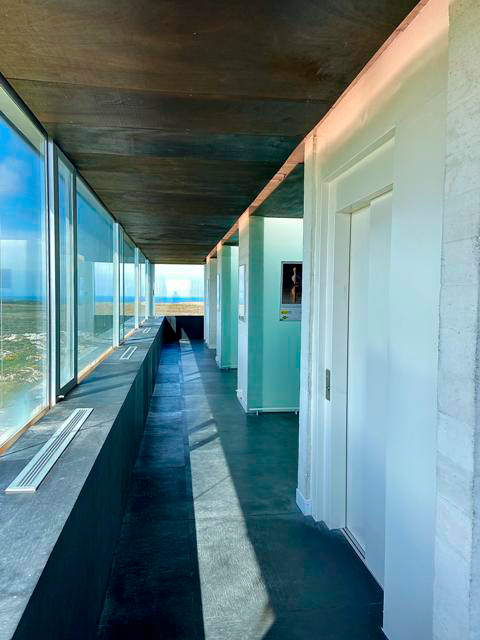 Lateral del piso superior del Centro de Interpretación en Cabo Peñas