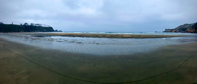 Vista panorámica y frontal de la playa de Barayo