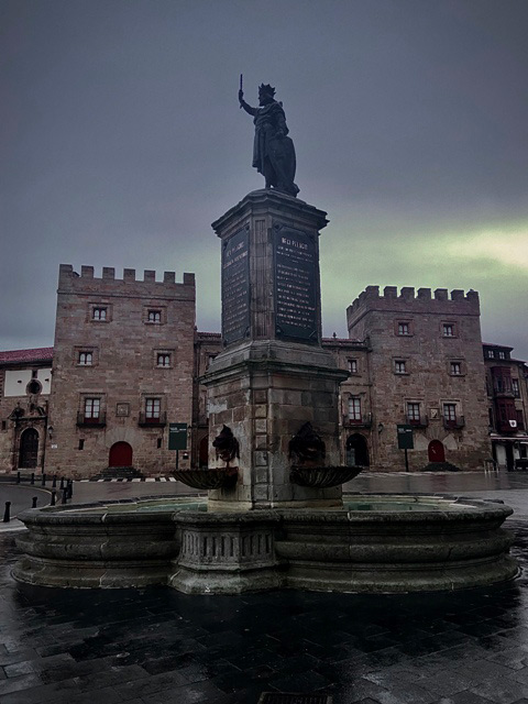 Estatua de Pelayo en Gijón