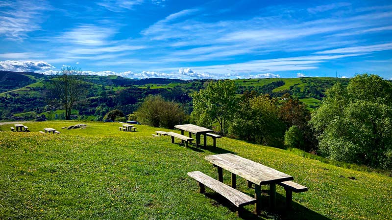 Area recreativa en la cima del Pico el Sol en Gijón