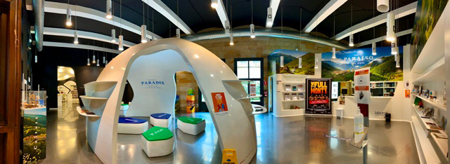 Interior de la oficina de información de laboral ciudad de la cultura de Gijón