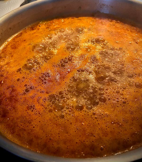 sofrito al que añadimos sidra para elaborar llámpares a la sidra