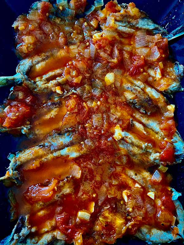 Sardinas fritas con pisto