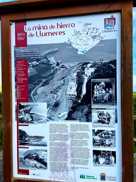 Panel indicador de la historia de la mina de Llumeres
