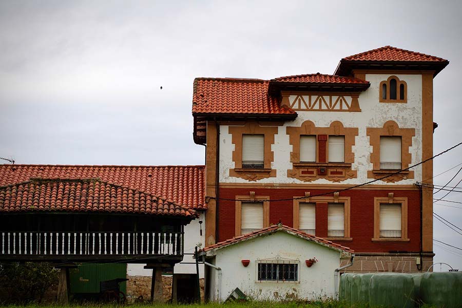casa mariñana característica de la marina de asturias, en Quintes