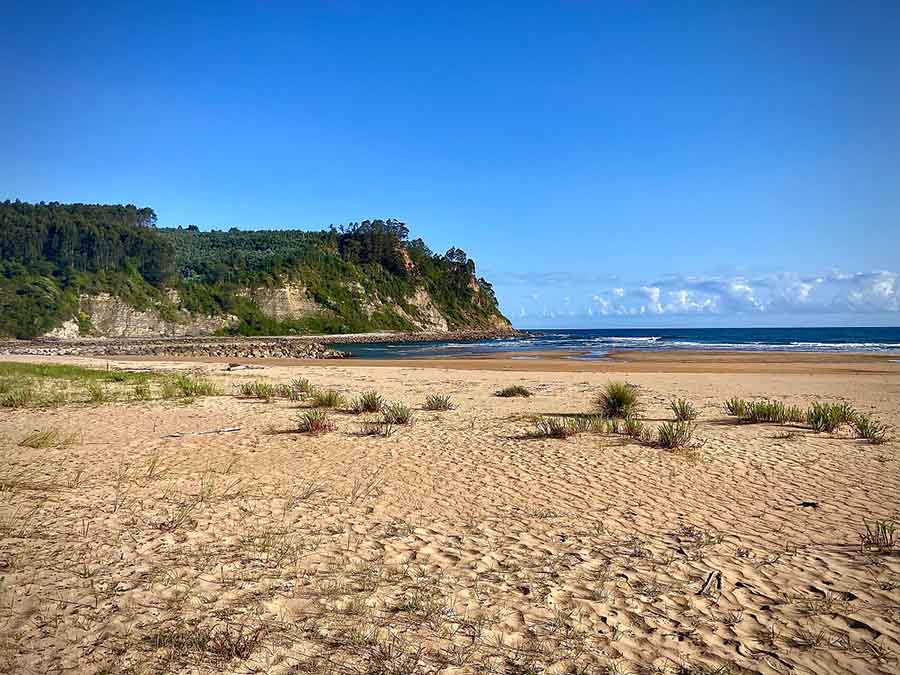 Vista de la parte occidental de la playa de Rodiles