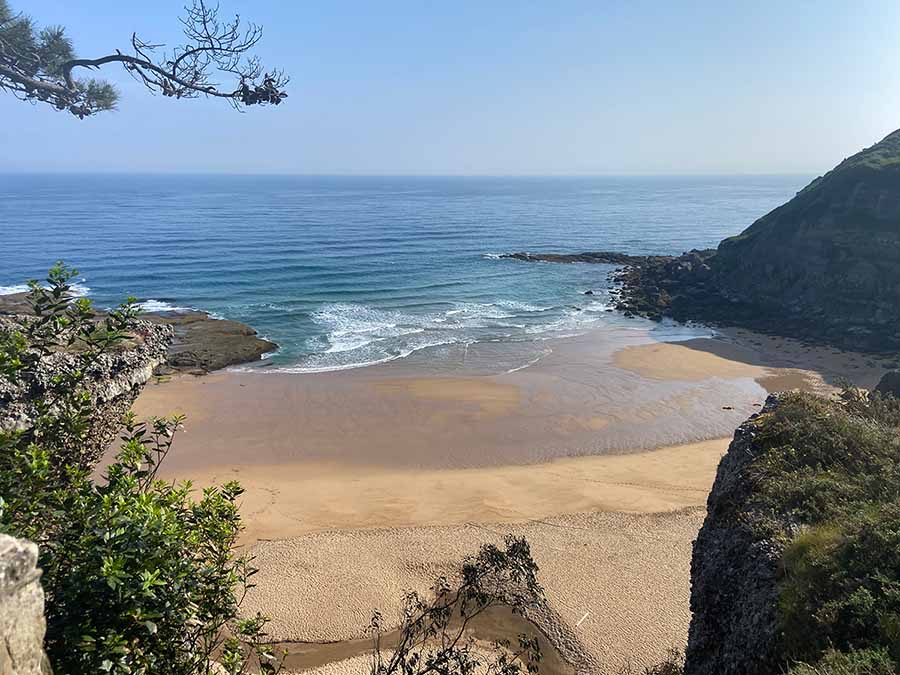 Playa de la Ñora en Villaviciosa de Asturias, vista general
