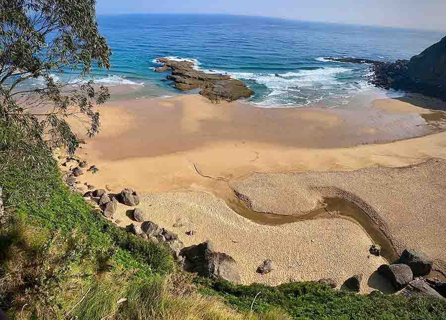 Playa de La Ñora vista desde la senda litoral