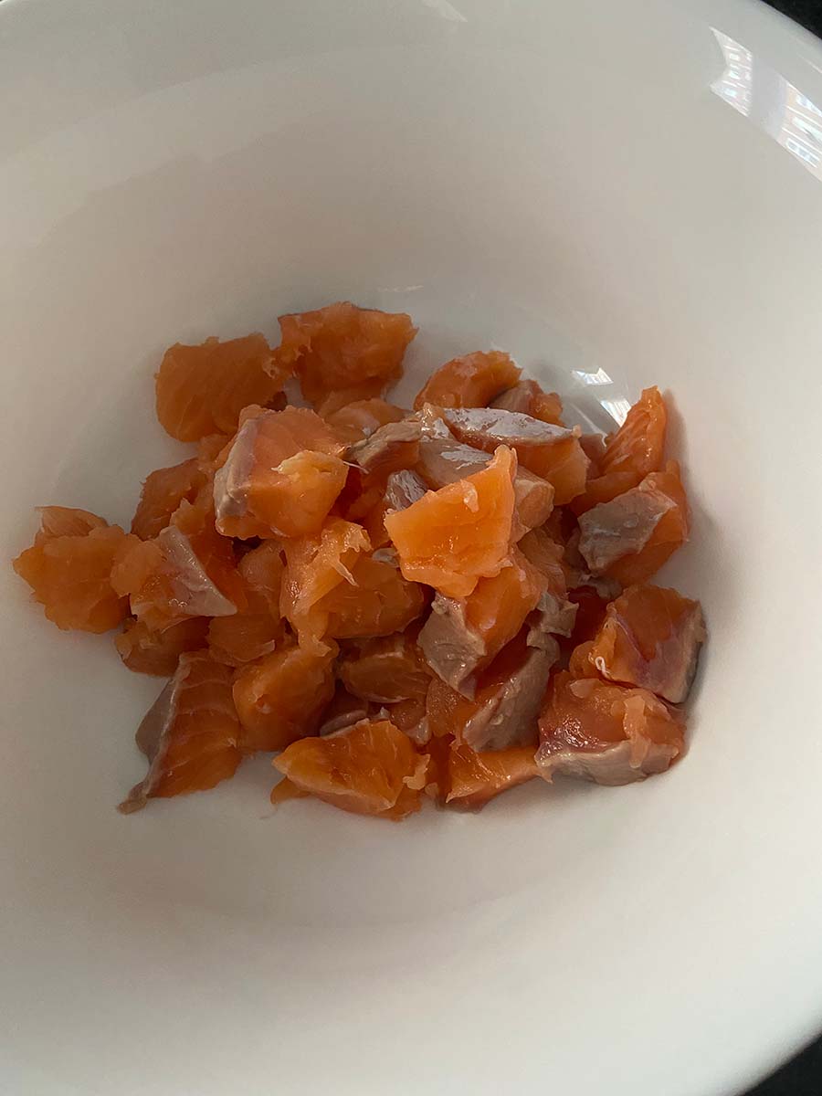 Salmón troceado para pastel de cabracho