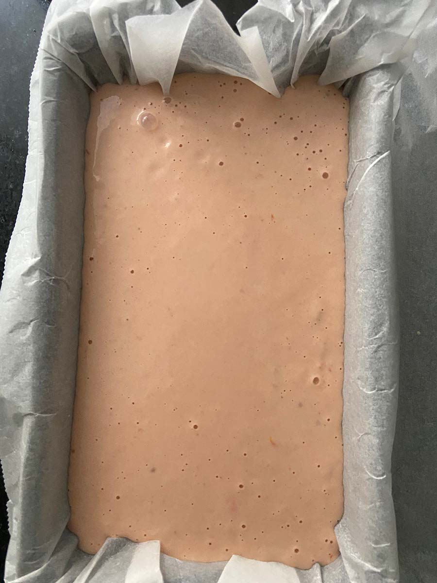 El molde listo para meter al horno para el pastel de cabracho