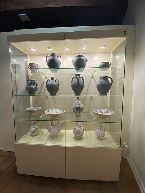 Vidrio y loza en el museo de bellas artes de Asturias