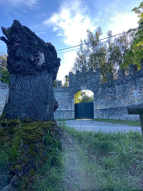 Entrada amurallada a la quinta del conde de Revillagigedo