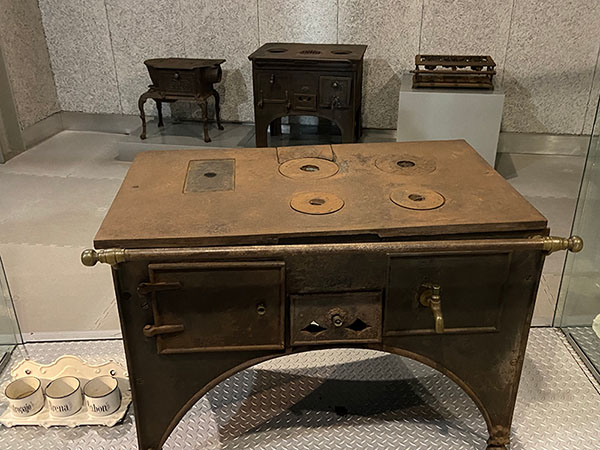 Exposición "los asturianos en la cocina" en el museo del pueblo de Asturias en Gijón