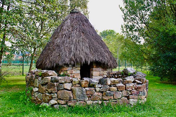 Corro o refugio para pastores y trashumantes en el museo del pueblo de Asturias en Gijón