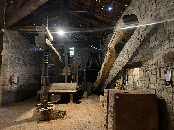Llagar de sidra natural en el museo del pueblo de Asturias en Gijón