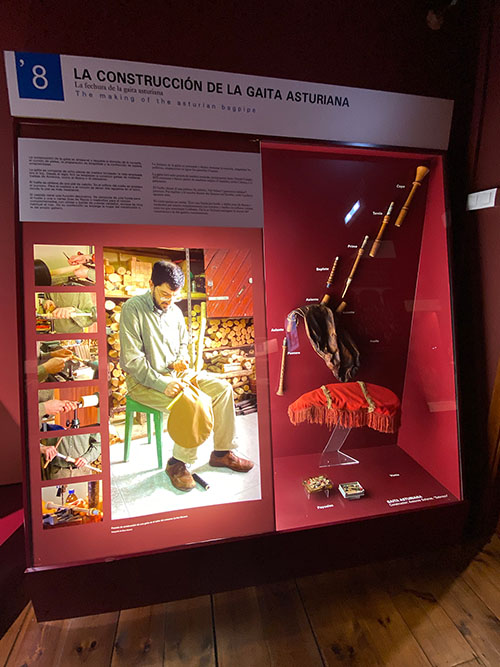 Casa de los González de la Vega, museo de la gaita, en el museo del pueblo de Asturias en Gijón