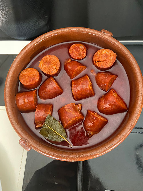 Chorizos a la sidra al estilo asturiano