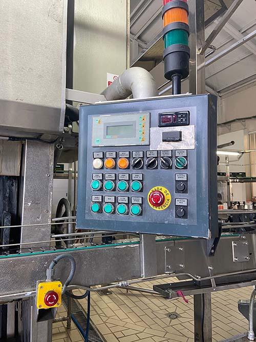 Mecanismos de control de la cadena de embotellado en un llagar industrial de sidra asturiana