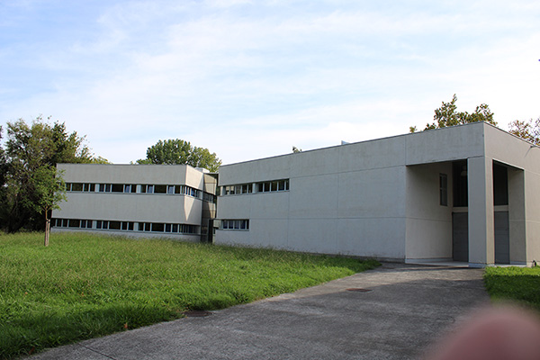 Edificios de oficinas y biblioteca en el museo del pueblo de Asturias en Gijón