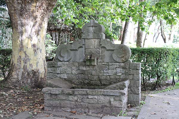 Zona de la charca en el museo del pueblo de Asturias en Gijón