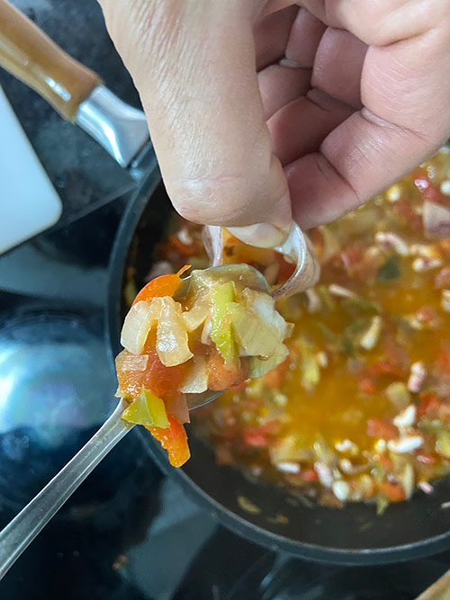 Rellenado de potarros para guisar en su tinta