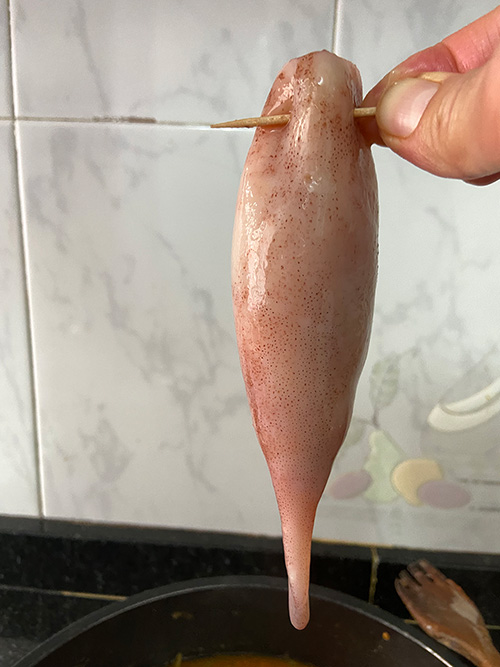 Rellenado de potarros para guisar en su tinta