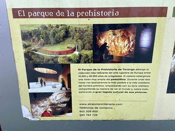 Panel informativo del parque de la prehistoria