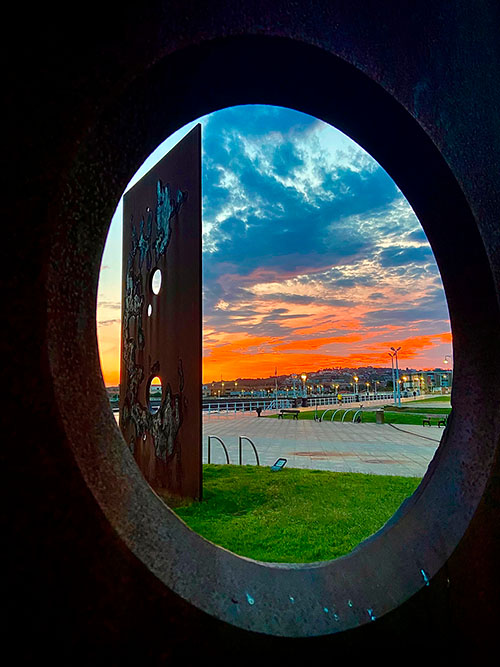 Escultura sombras de luz en Gijón