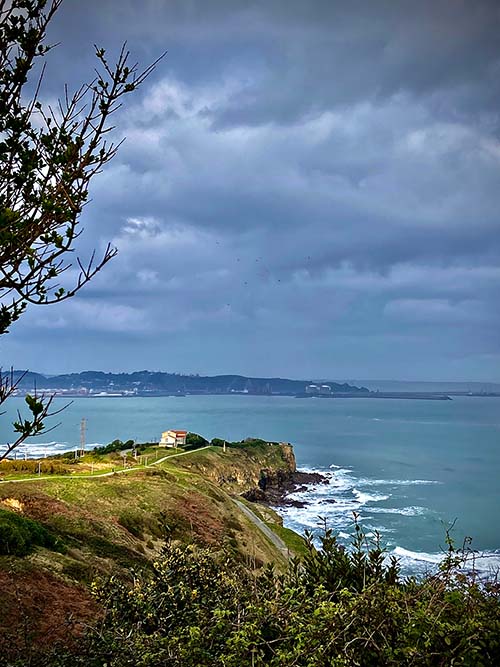 Senda litoral en Gijón, zona de Peñarrubia