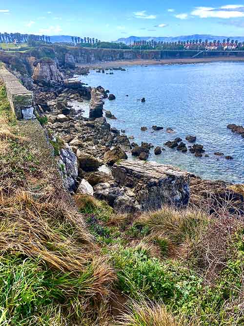 Zona de baños de el rinconín en Gijón