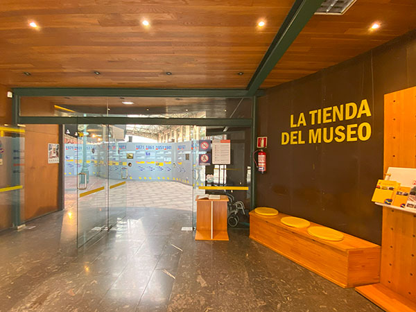 Tienda en el museo del ferrocarril en Gijón