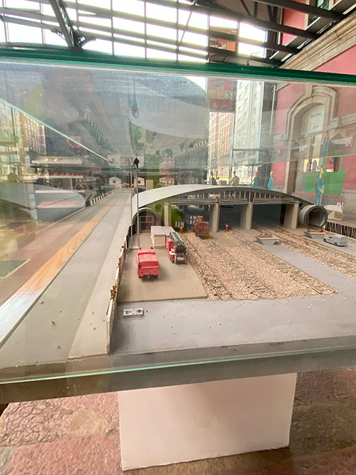 Maqueta de una estación de tren en el museo del ferrocarril en Gijón