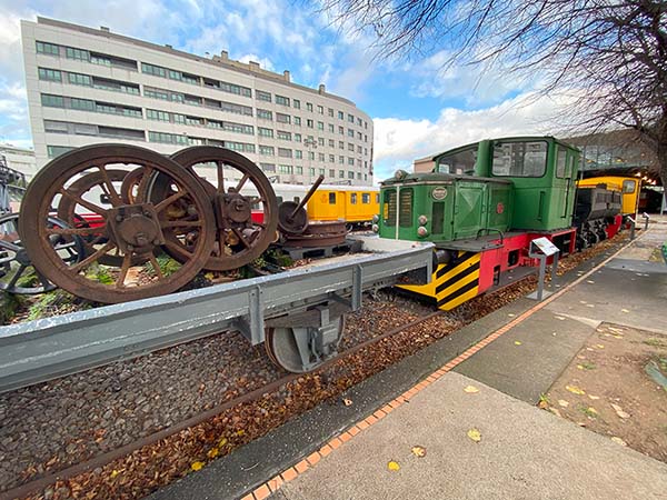 Zona de andenes y playa de vías en el museo del ferrocarril en Gijón