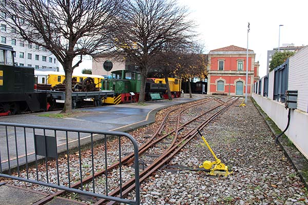Zona de andenes y playa de vías en el museo del ferrocarril en Gijón