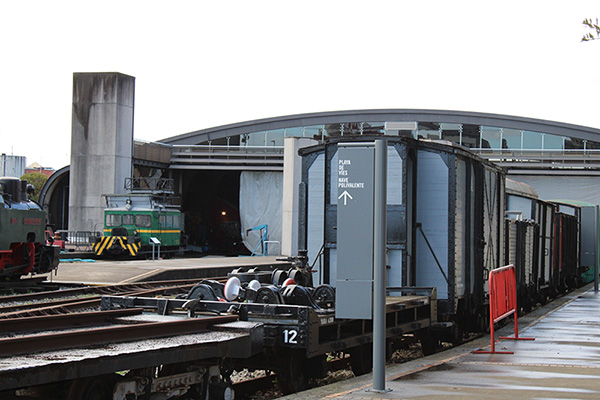 Zona de andenes y playa de vías en el museo del ferrocarril en Gijón
