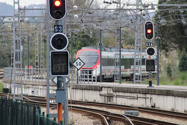 Tren de Renfe Cercanías para transporte masivo de viajeros
