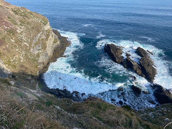 Acantilados de la isla de la Tortuga en Gijón