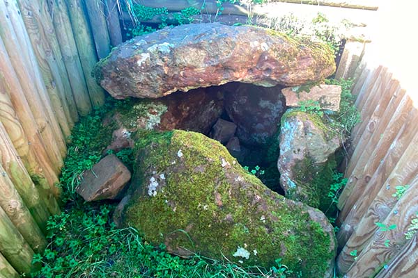 Túmulo con entrada en monte Areo en Asturias