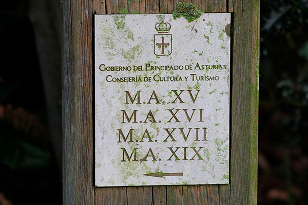 Señalización de enterramientos en monte Areo en Carreño-Asturias